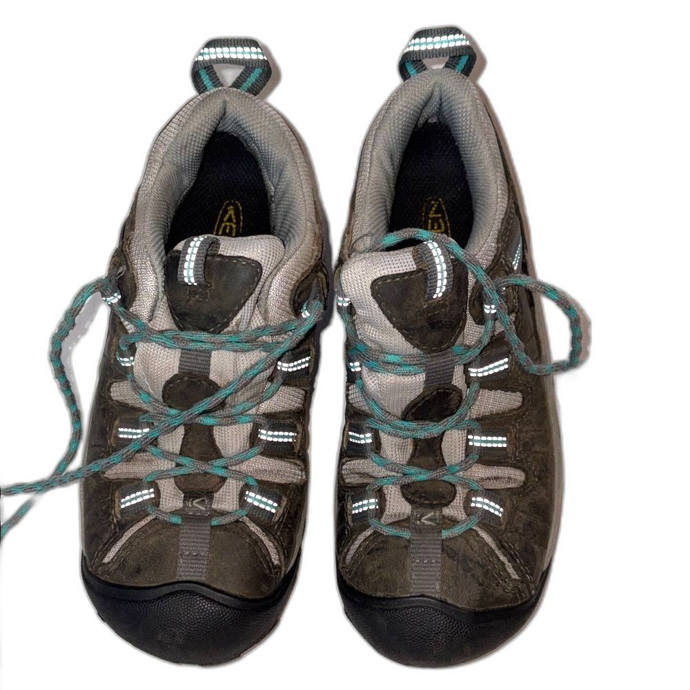 Keen Dry hiking shoes size 6 - runs 1/2 size small